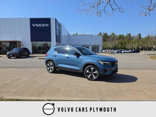 Fjord Blue Metallic 2023 Volvo XC40 B5 Plus Dark Theme