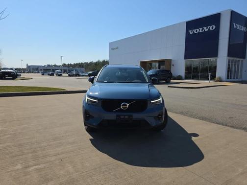 Fjord Blue Metallic 2023 Volvo XC40 B5 Plus Dark Theme