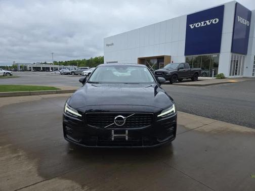 2022 Volvo S60 B5 Momentum