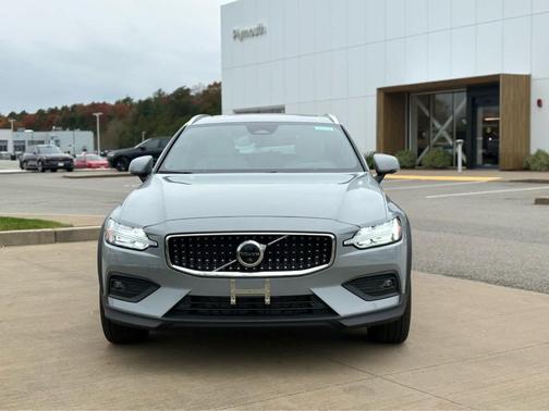 2026 Volvo V60 Cross Country B5 Ultra