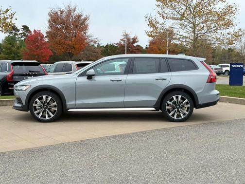 2026 Volvo V60 Cross Country B5 Ultra