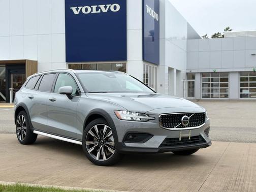 2026 Volvo V60 Cross Country B5 Ultra