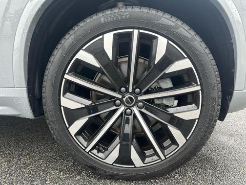Metallic 2026 Volvo XC90 B6 Plus 6-Seater