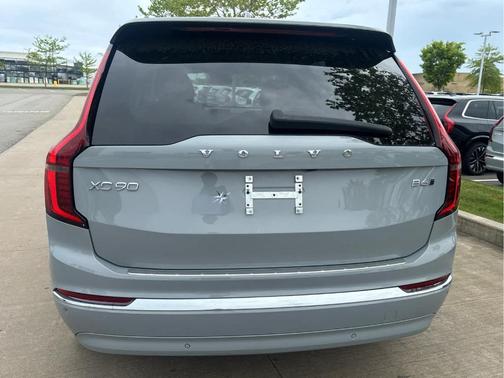 Metallic 2026 Volvo XC90 B6 Plus 6-Seater