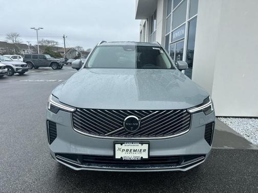 Metallic 2026 Volvo XC90 B6 Plus 6-Seater