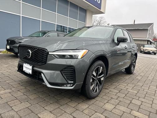Forest Green 2026 Volvo XC60 B5 Plus