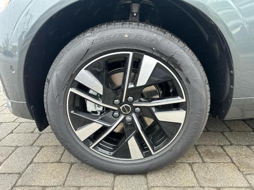 Forest Green 2026 Volvo XC60 B5 Plus