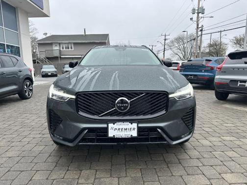 Forest Green 2026 Volvo XC60 B5 Plus