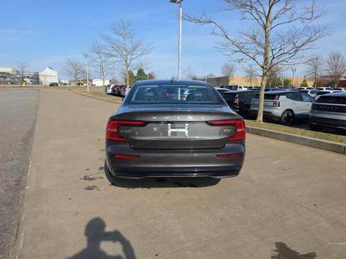 Platinum Grey Metallic 2025 Volvo S60 B5 Core