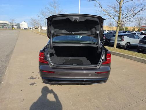 Platinum Grey Metallic 2025 Volvo S60 B5 Core