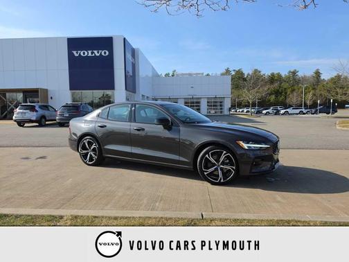 Platinum Grey Metallic 2025 Volvo S60 B5 Core