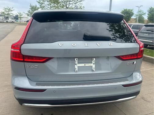 Metallic 2024 Volvo V60 Cross Country B5 Plus