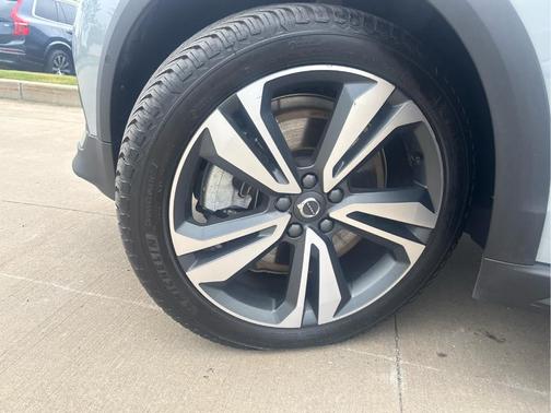 Metallic 2024 Volvo V60 Cross Country B5 Plus