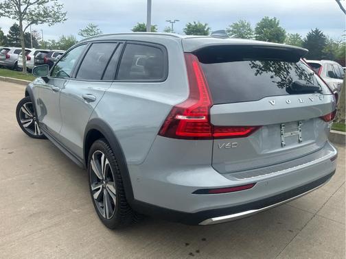 Metallic 2024 Volvo V60 Cross Country B5 Plus