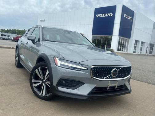 Metallic 2024 Volvo V60 Cross Country B5 Plus