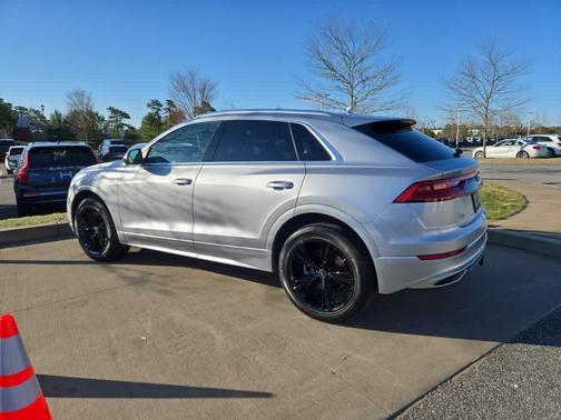2022 Audi Q8 55 Premium Plus