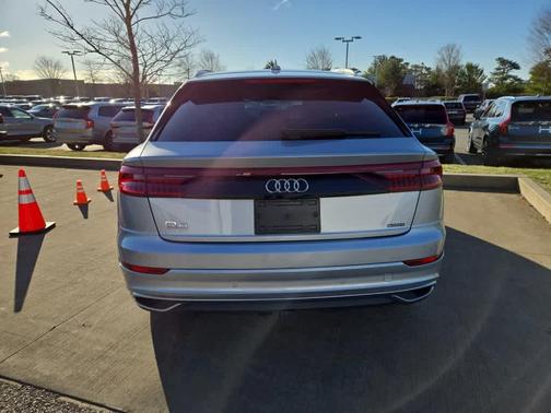 2022 Audi Q8 55 Premium Plus