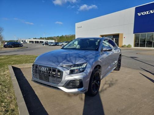 2022 Audi Q8 55 Premium Plus