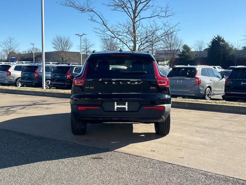 2026 Volvo XC40 B5 Plus