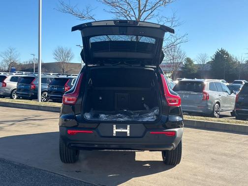 2026 Volvo XC40 B5 Plus