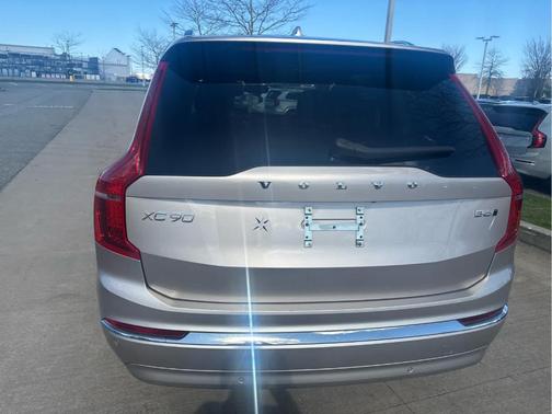 Bright 2023 Volvo XC90 B6 Plus 7-Seater