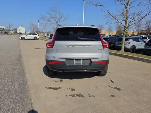 2023 Volvo XC40 B5 Plus Dark Theme