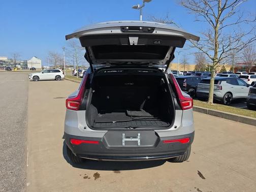 2023 Volvo XC40 B5 Plus Dark Theme