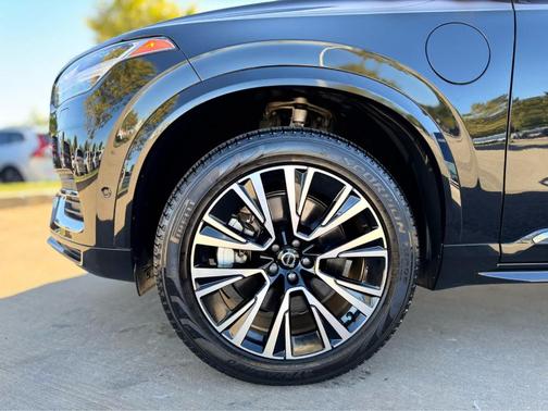 2023 Volvo XC90 Recharge Plug-In Hybrid T8 Plus 6-Seater
