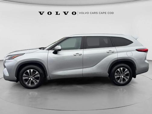 Celestial Silver Metallic 2021 Toyota Highlander XLE