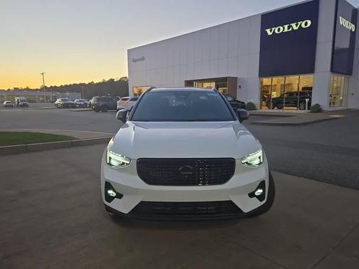2026 Volvo XC40 B5 Ultra Black Edition