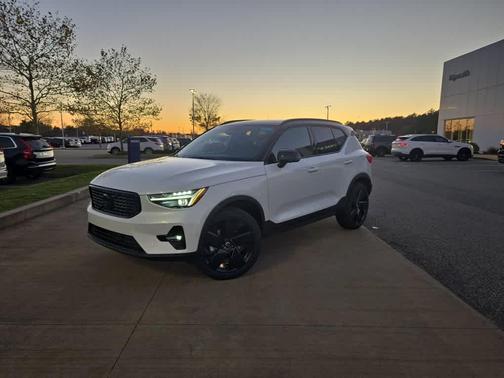2026 Volvo XC40 B5 Ultra Black Edition