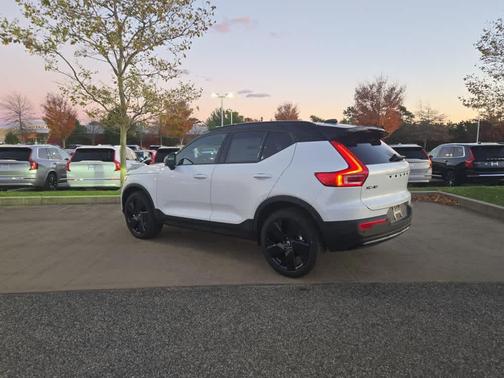 2026 Volvo XC40 B5 Ultra Black Edition