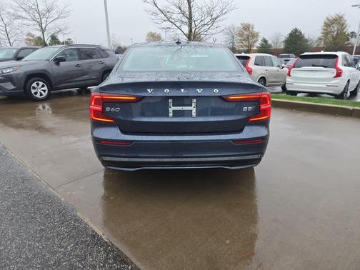2024 Volvo S60 B5 Core Dark Theme
