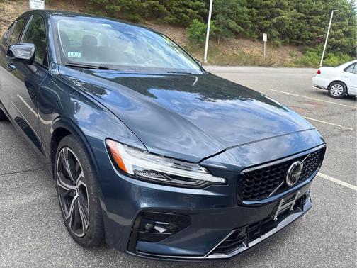 Denim Blue Metallic 2024 Volvo S60 B5 Ultimate Dark Theme