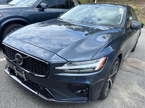Denim Blue Metallic 2024 Volvo S60 B5 Ultimate Dark Theme