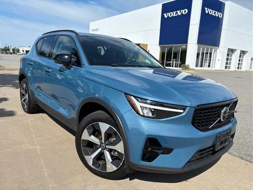 Fjord Blue Metallic 2024 Volvo XC40 B5 Plus Dark Theme