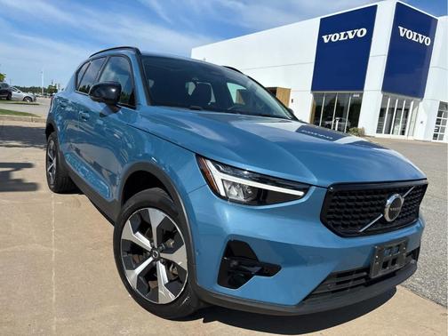 Fjord Blue Metallic 2024 Volvo XC40 B5 Plus Dark Theme