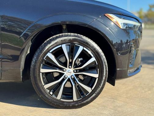 2023 Volvo XC60 B5 Plus Dark Theme