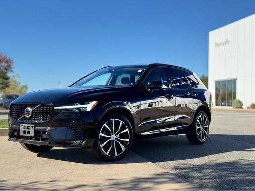 2023 Volvo XC60 B5 Plus Dark Theme