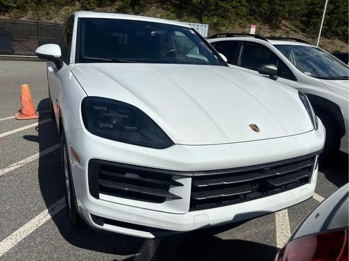 Carrara White Metallic 2024 Porsche Cayenne Base