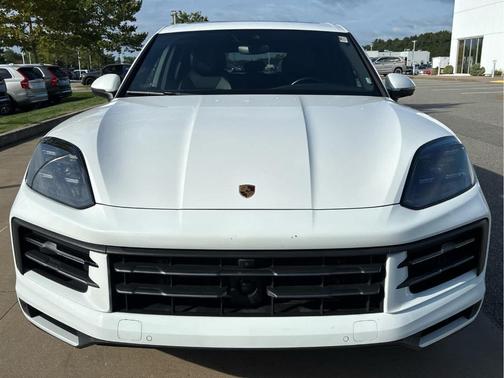 Carrara White Metallic 2024 Porsche Cayenne Base