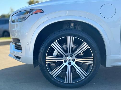 2023 Volvo XC90 Recharge Plug-In Hybrid T8 Plus 6-Seater