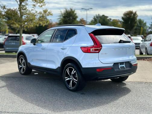 2024 Volvo XC40 CORE THEME