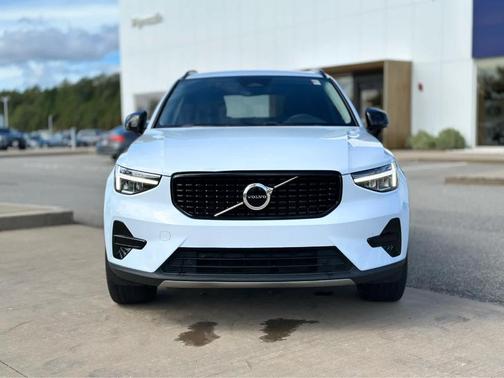 2024 Volvo XC40 CORE THEME