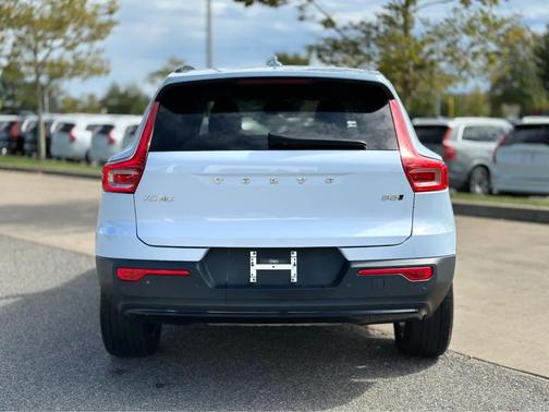 2024 Volvo XC40 CORE THEME
