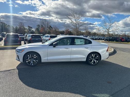 2025 Volvo S60 B5 Core