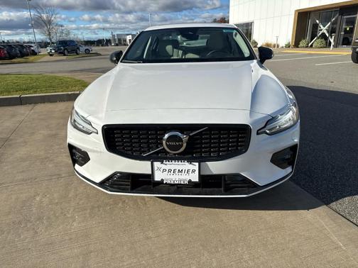 2025 Volvo S60 B5 Core