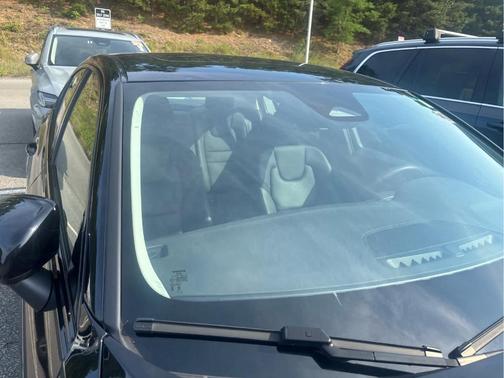 Onyx Black Metallic 2024 Volvo S60 B5 Plus Dark Theme