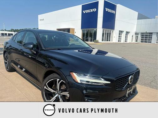 Onyx Black Metallic 2024 Volvo S60 B5 Plus Dark Theme