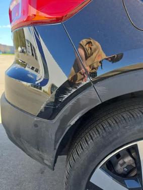 Onyx Black Metallic 2023 Volvo XC40 B5 Plus Dark Theme